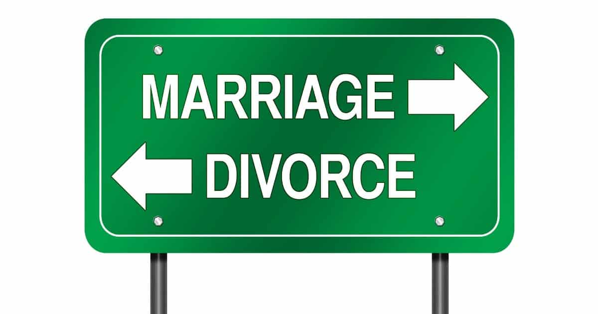 marriage or divorce sign with arrows pointing in opposite directions